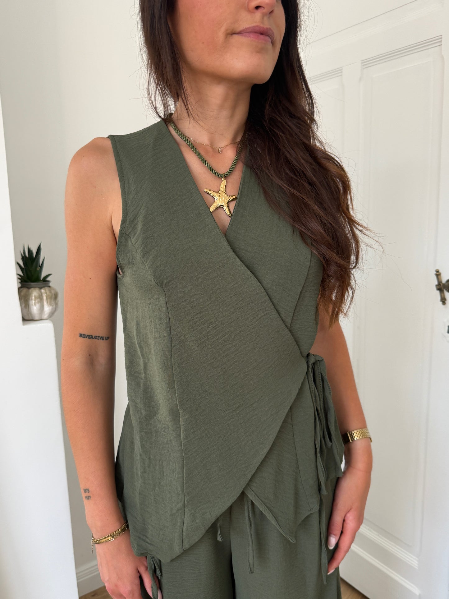 ENSEMBLE NORA KAKI