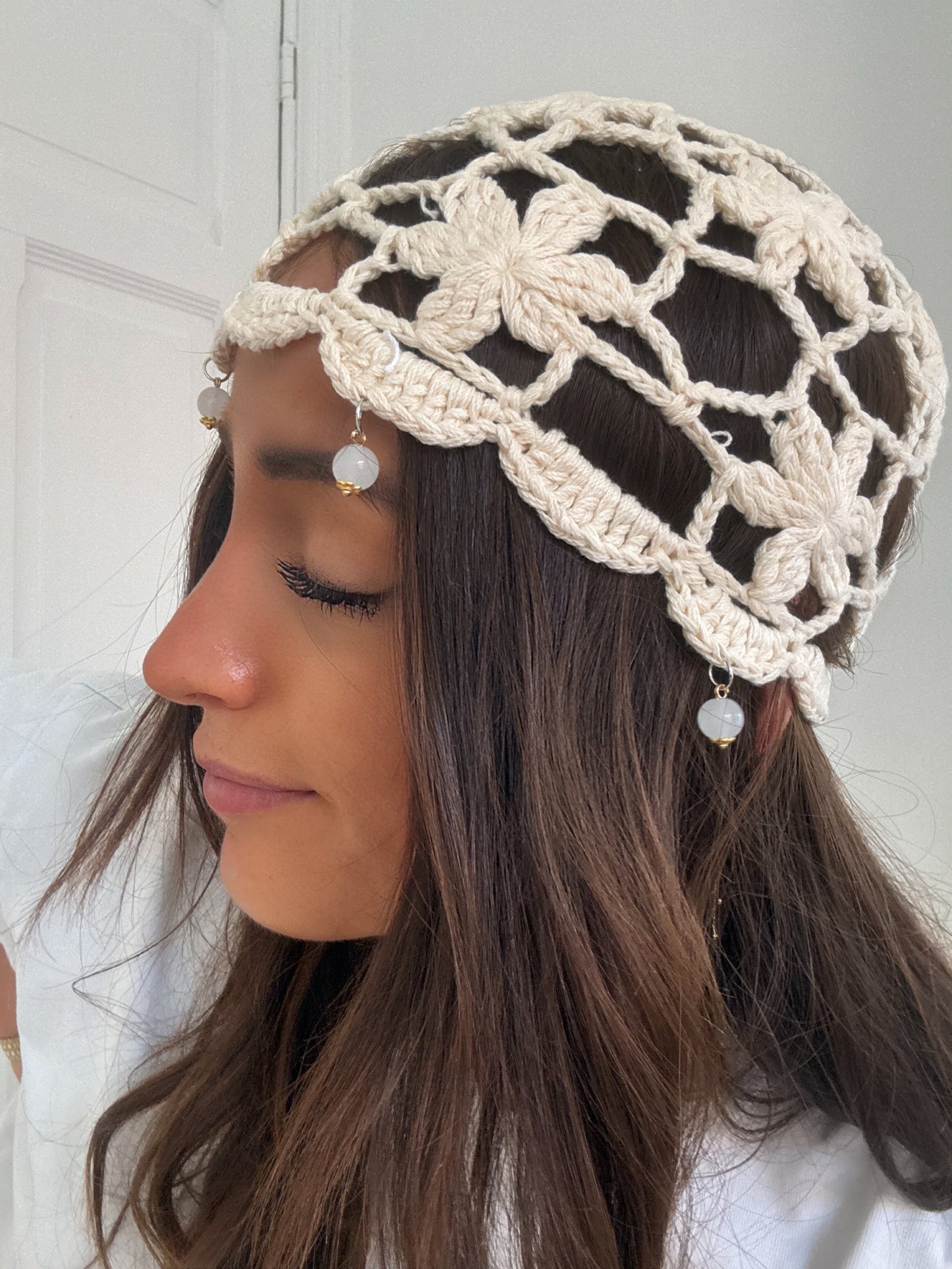 BONNET CROCHET À BRELOQUES