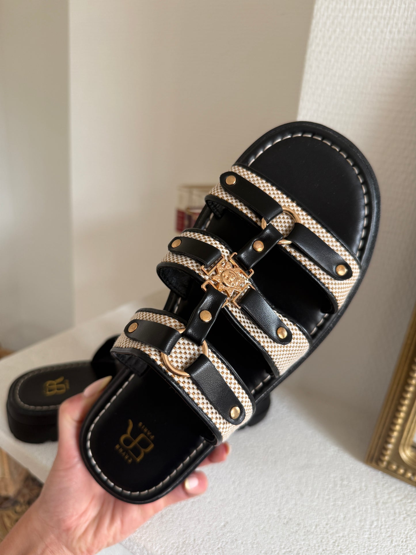 CLAQUETTES NOIRES