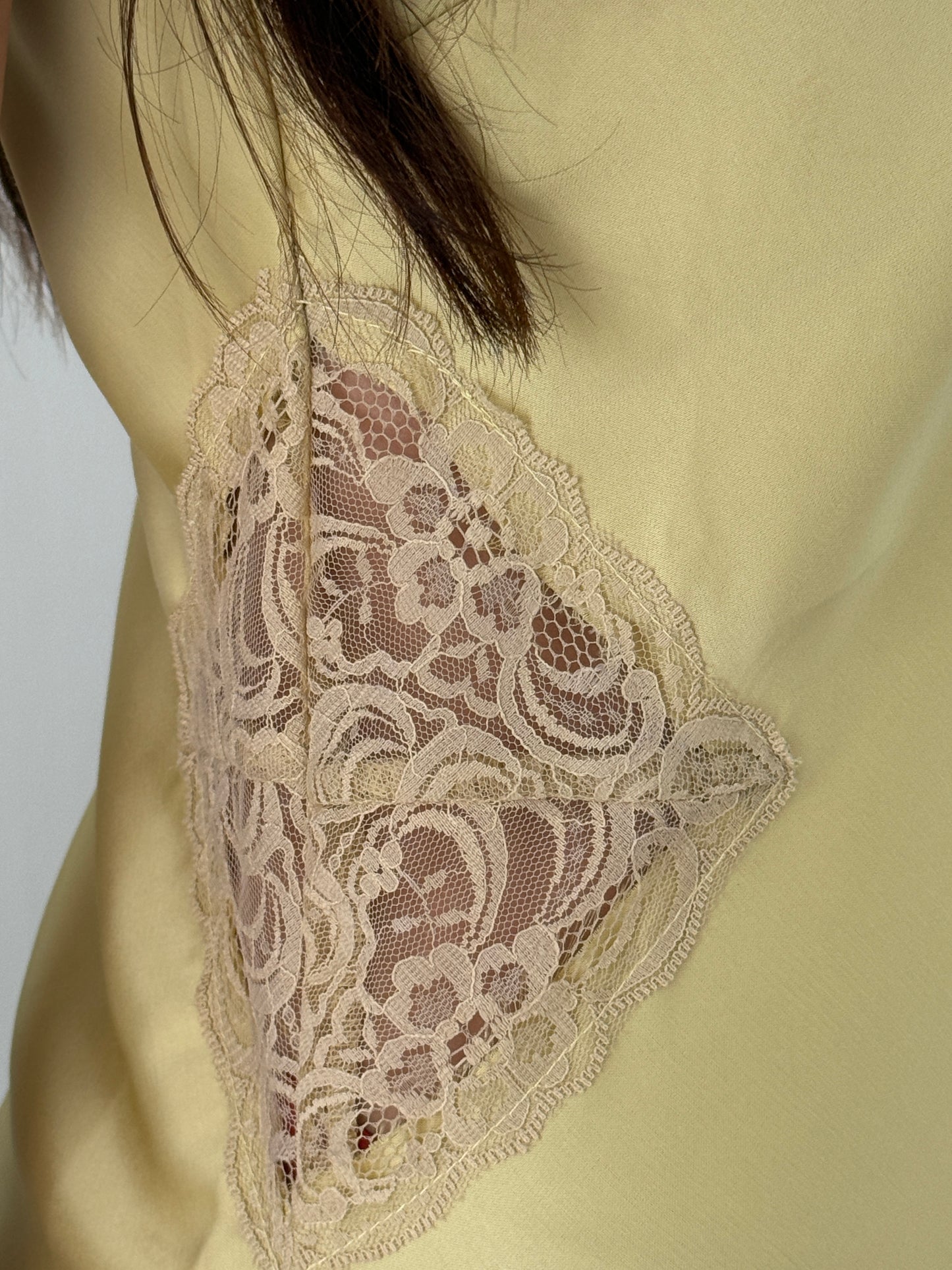 ROBE LONGUE JAUNE & DENTELLE