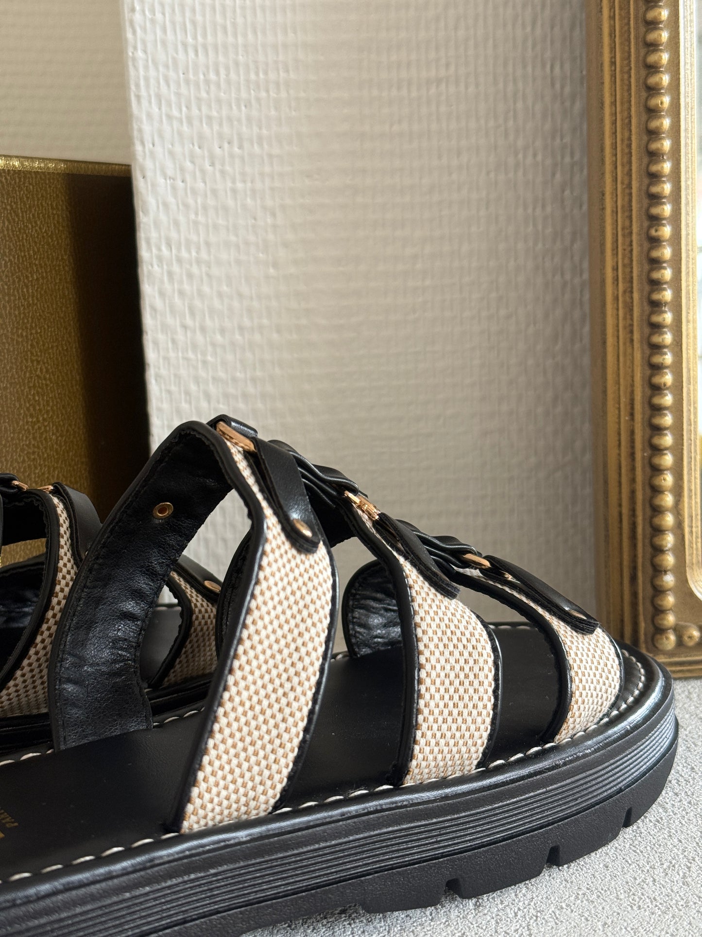 CLAQUETTES NOIRES